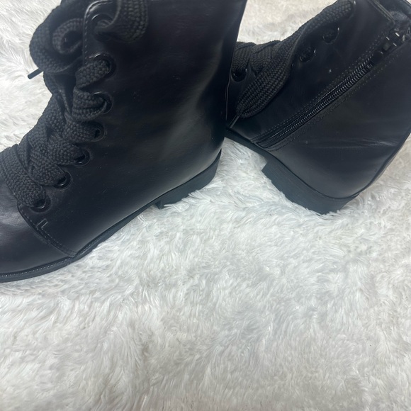 Le Chateau boots, brand new. - Picture 5 of 6